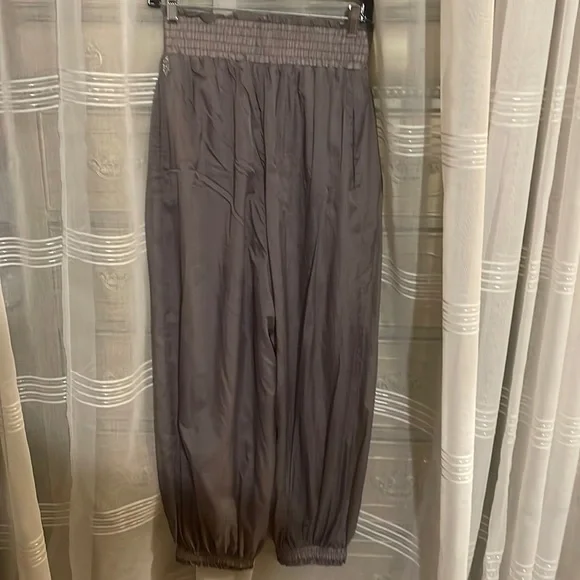 Free people movement worn once for a few hours ovr leggings also have gold - Picture 1 of 14